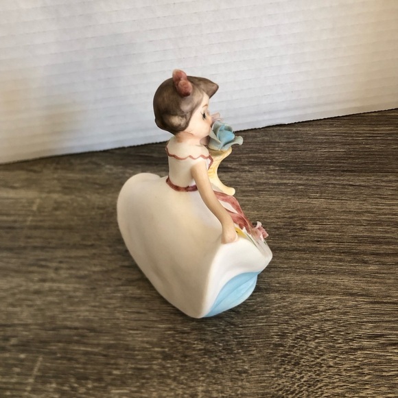 Vtg Arnart Japan Girl with Flowers Figurine - Picture 3 of 11